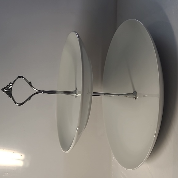 2 tiered cake serving stand tray made in China - Picture 2 of 10